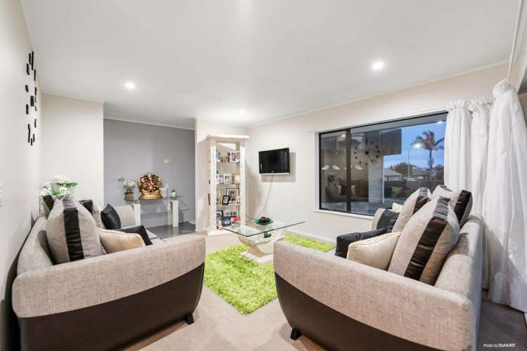 2 Tua Place Favona_8