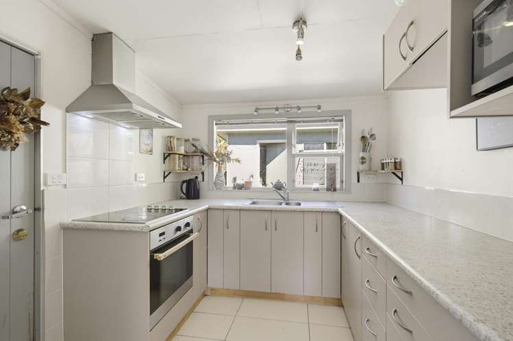 1015 Makara Road Makara_5