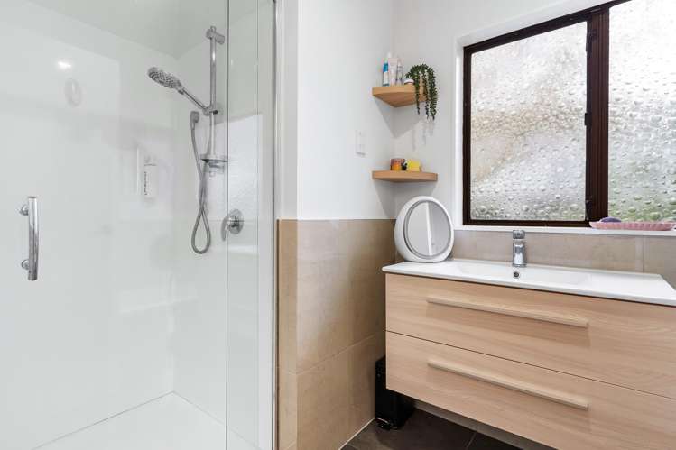 25 Sunningdale Street Wattle Downs_17