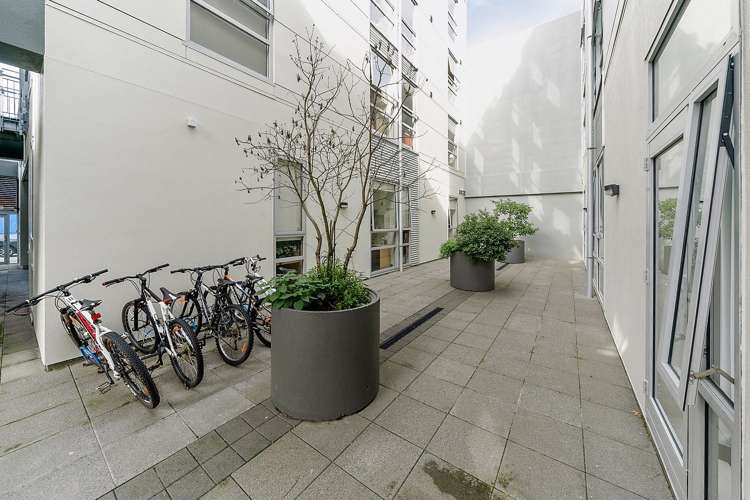 12/27 Hanson Street Mount Cook_6