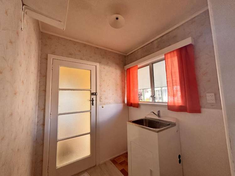 29 Ford Avenue 11601_7