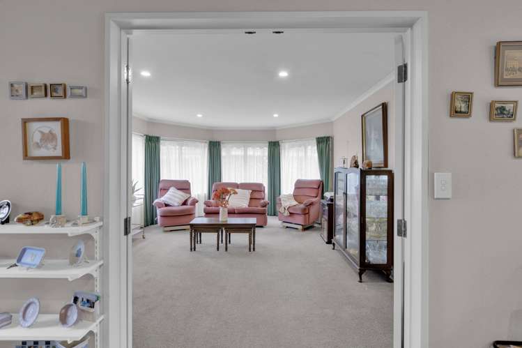 14 Sandalwood Drive Dinsdale_6