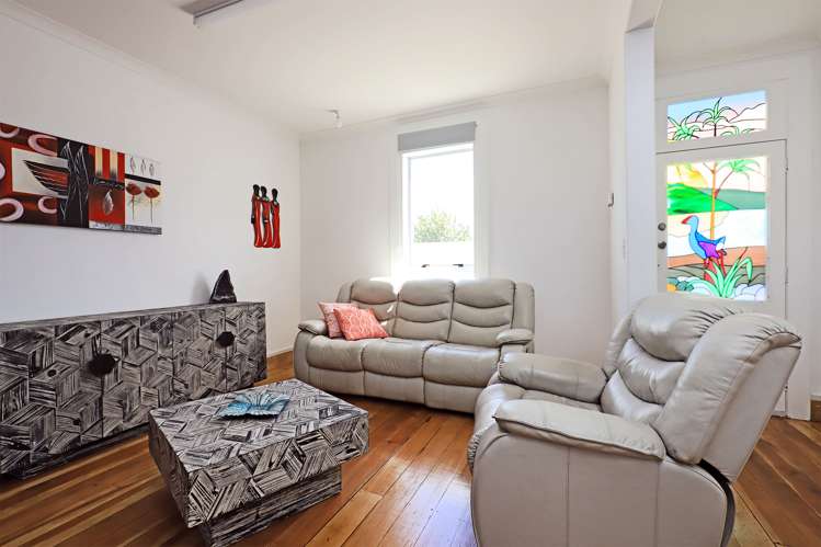 905 Willowpark Road North Mayfair_11