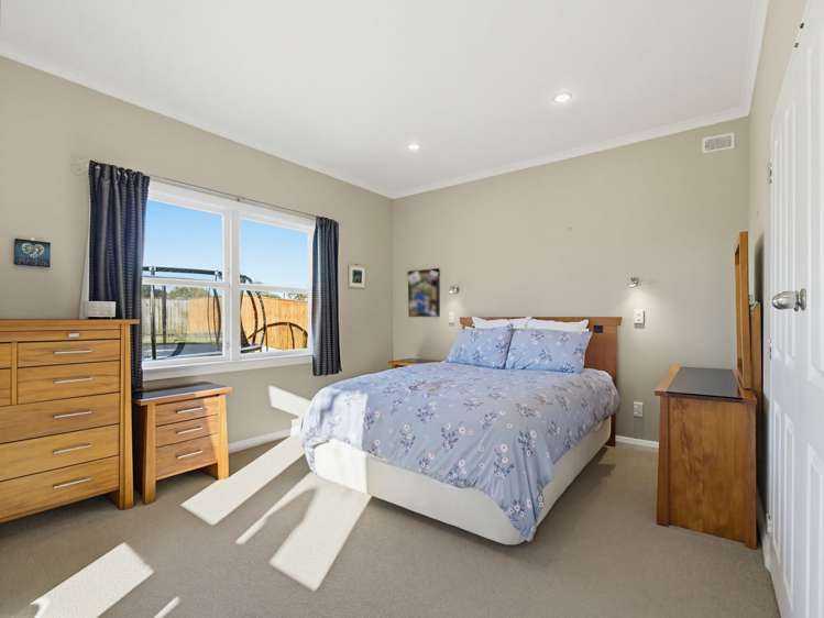 81 Guy Ave Takaro_12