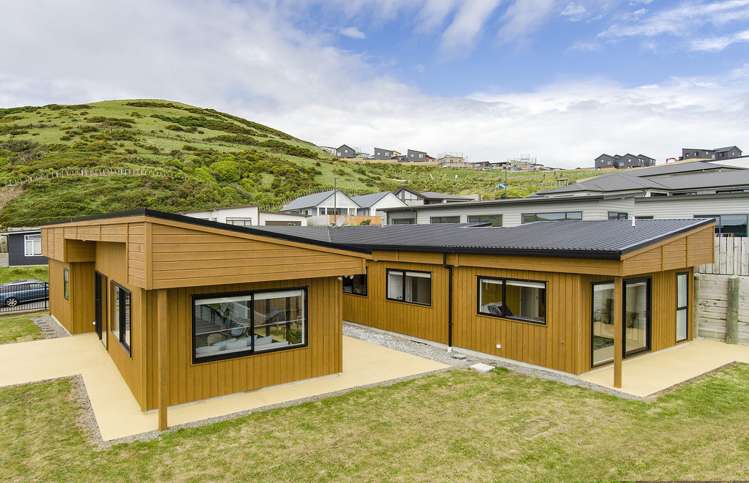 16 Red Beech Avenue Woodridge_0