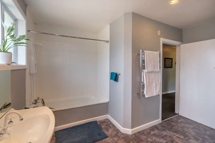 137 Springs Road Hornby_10