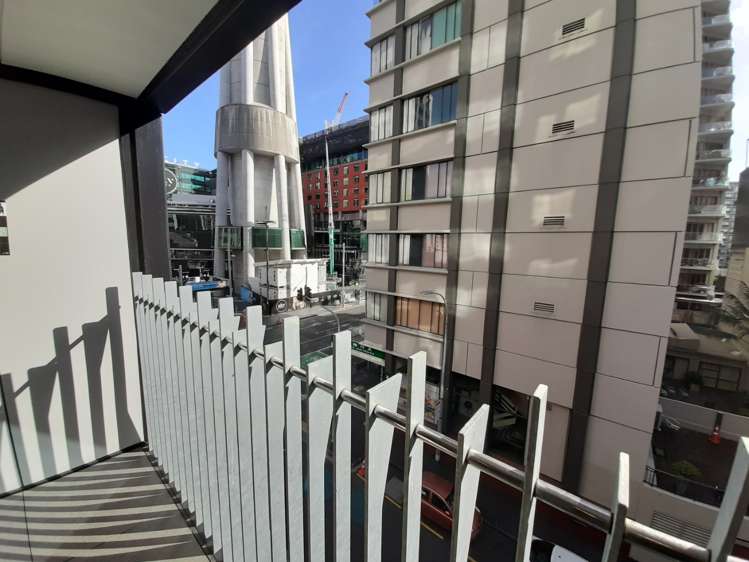 75 Victoria Street West 10015_7