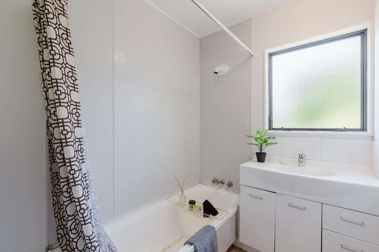 32 Lansdowne Crescent Glenview_18