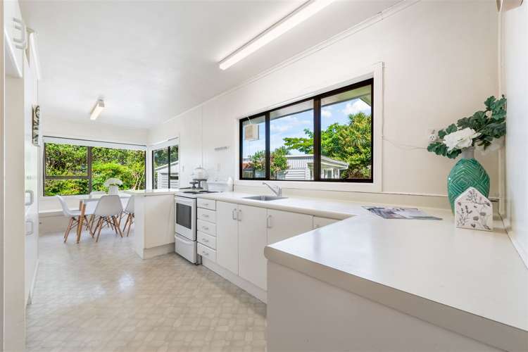 8 Boler Place New Lynn_12