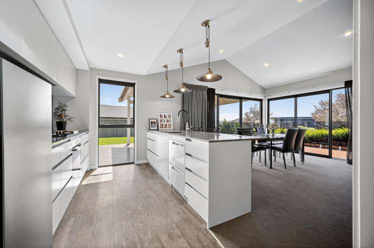 18 Sabine Drive Richmond_7