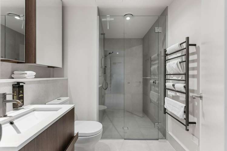 1306/10 Commerce Street City Centre_4
