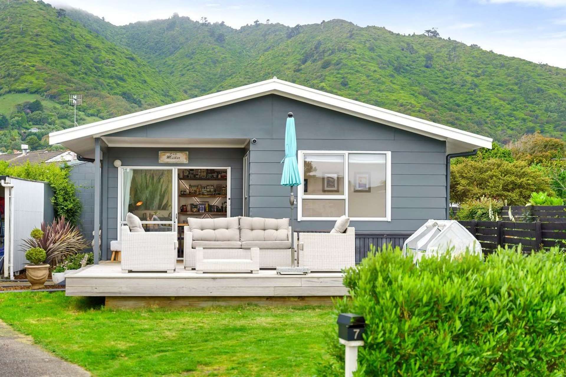 7 Graham Grove Waikanae_0