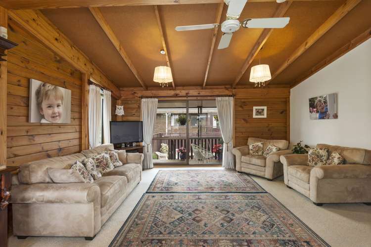 2/15 Billabong Place Botany Downs_5