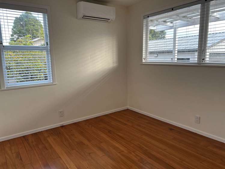 17 Clinton Avenue Te Atatu Peninsula_8