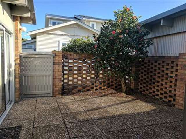 2/50 Kitchener Road Milford_1