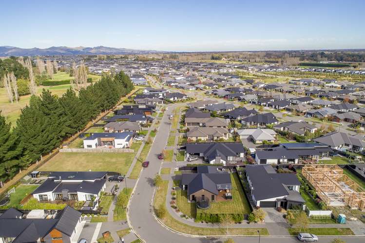 10 Kohunga Crescent Bottle Lake_19