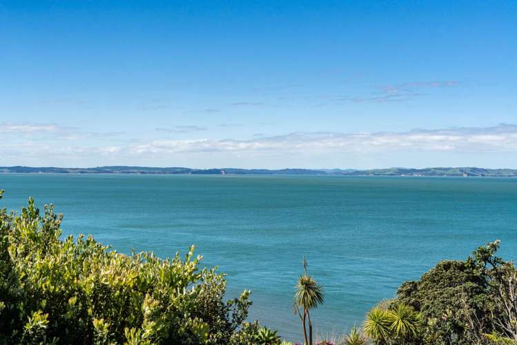 8 Signal Station Road Pouto_21