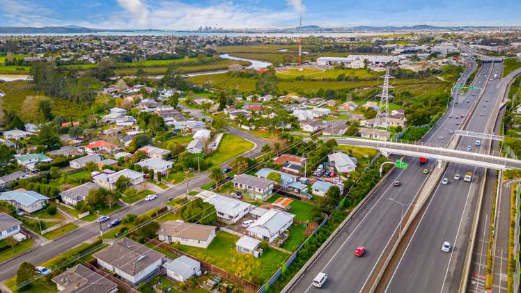 27 Huruhuru Road Massey_8