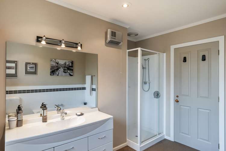 32 Awanui Drive Waikanae_20