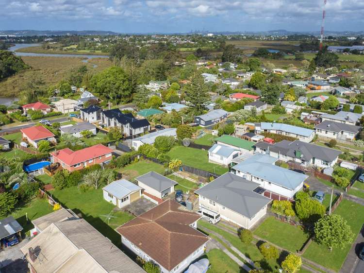 18 Huruhuru Road Massey_12