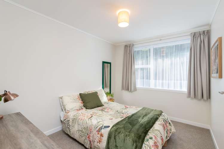 9 Harold Grove Stokes Valley_11