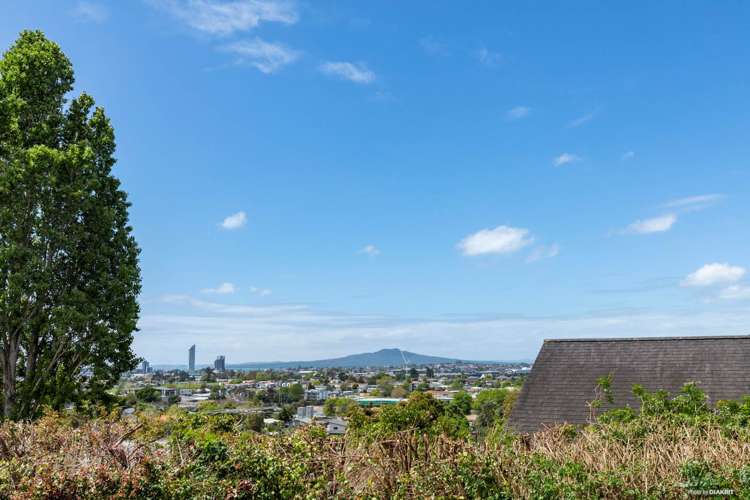 2/81 Raleigh Road Northcote_1