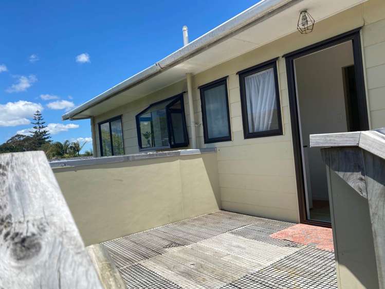 Upstairs/2 Manapouri Place Pakuranga Heights_8