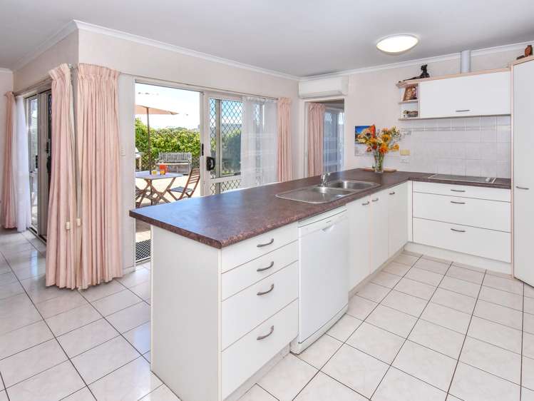 18 Flora Place Wattle Downs_7