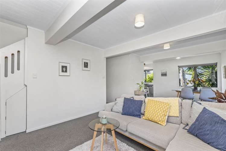 1042a Great North Road Point Chevalier_6