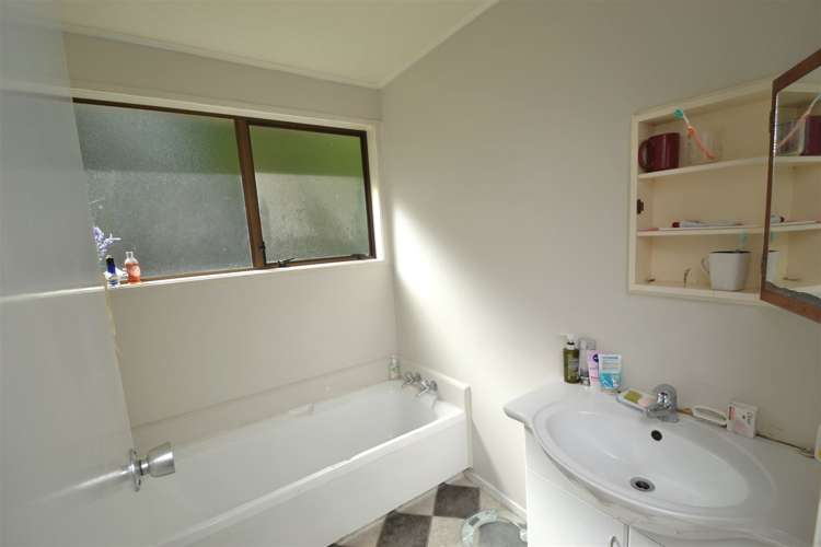 1/1 Pisces Road Glen Eden_11