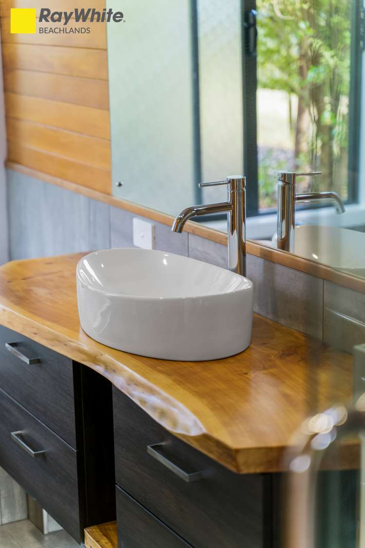 156 Ara-Kotinga Whitford_17