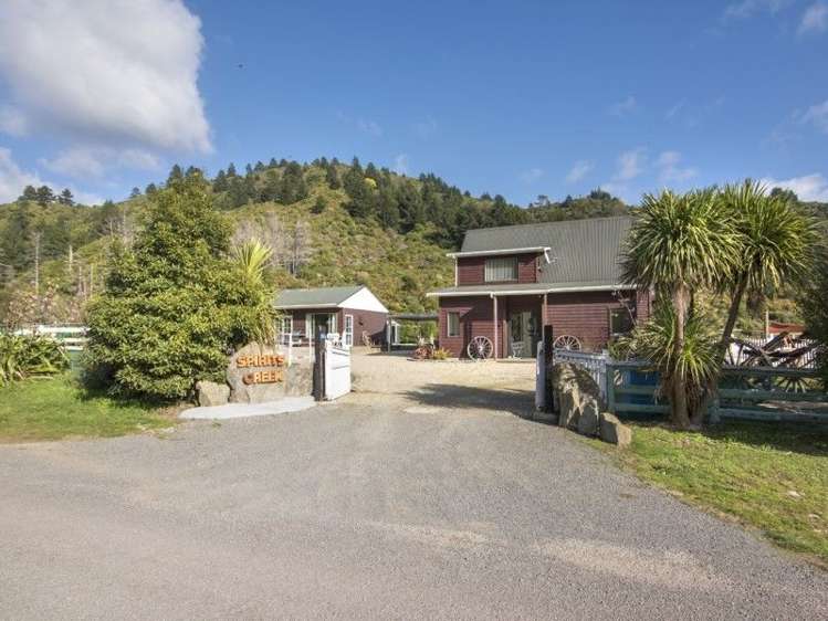 112 Boons Valley Road Waikawa_35