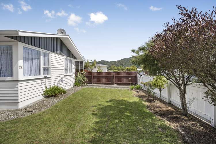 38 Momona Street Wainuiomata_15
