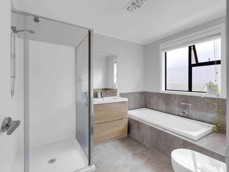 26 Cabourne Drive Glenview_10
