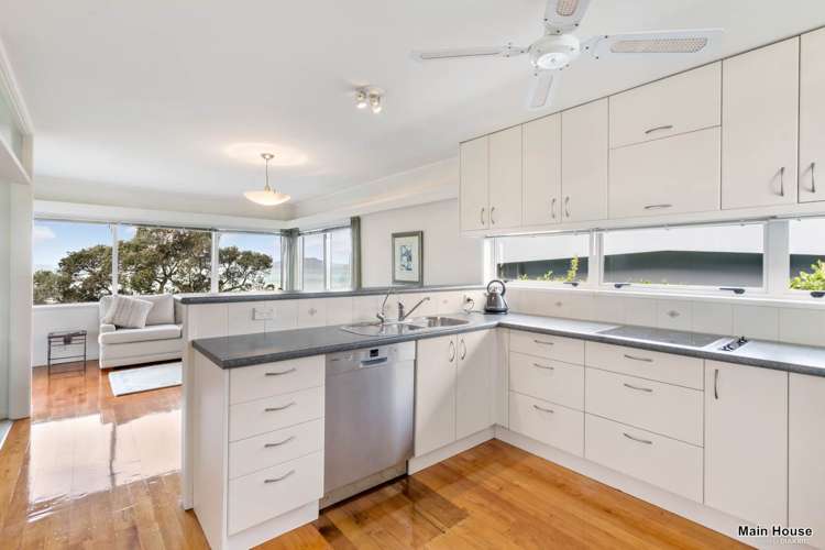 183 Beach Road Castor Bay_8