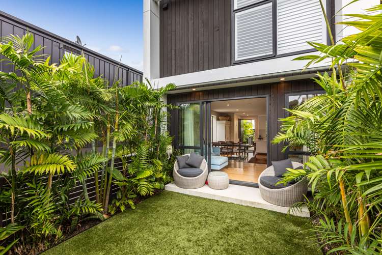 2/37 Glen Atkinson Street St Heliers_9