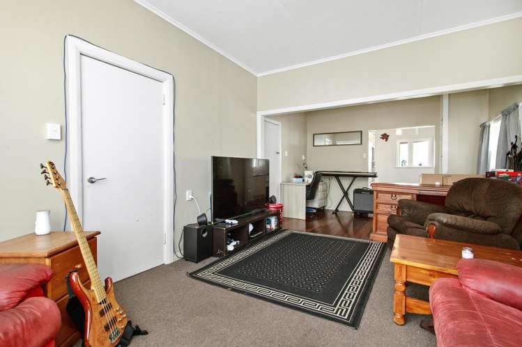 16 Riddlers Crescent Petone_4
