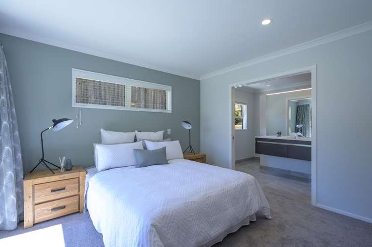 55 Fairose Drive Richmond_22