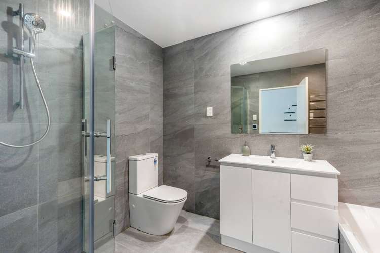 43c Fitzherbert Avenue West Harbour_16