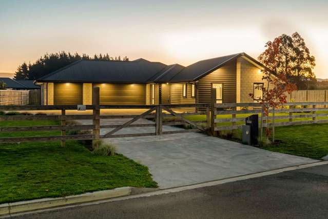 Lifestyle, Location, Triple Car Garaging