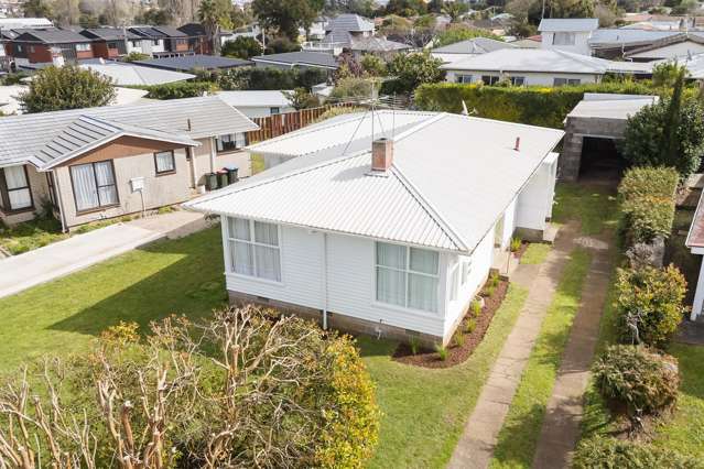 Do-Up, Demolish or Develop in Mt Wellington