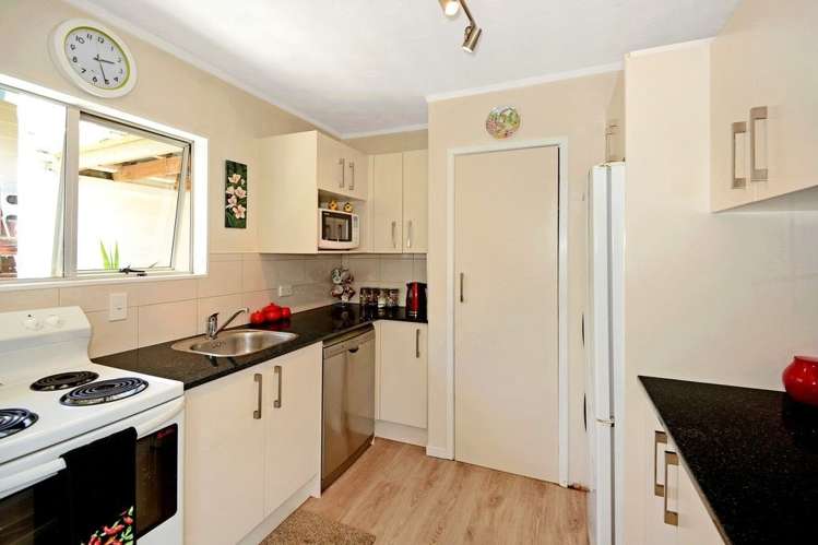 2/20 Hellyers Street Birkdale_2