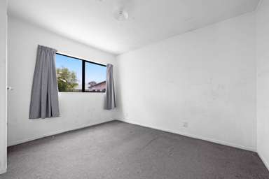 2/211 Weymouth Road_4