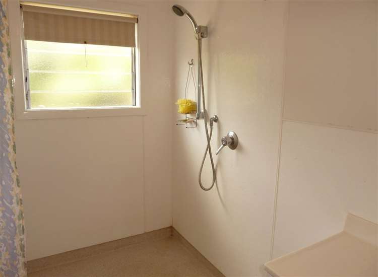 21 West Crescent Te Puru_10