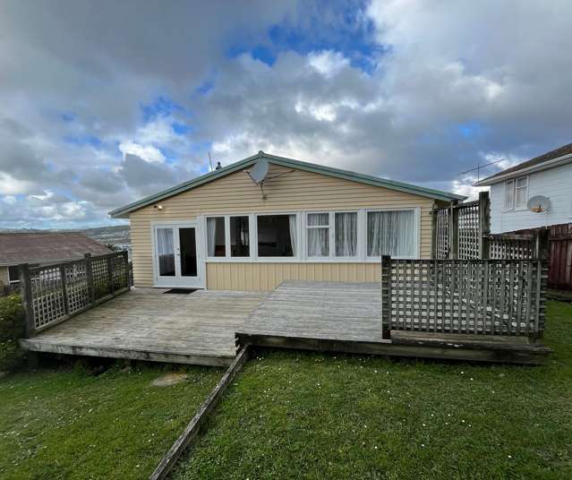 Sunny Three-bedroom Home in Elsdon, Porirua