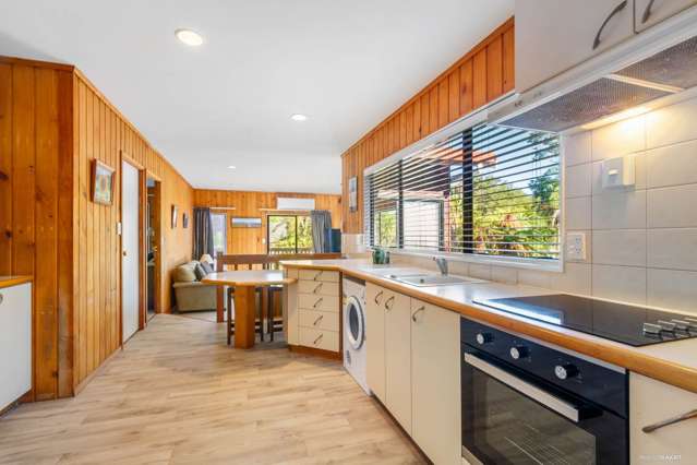 1/7 Derwent Crescent Titirangi_4