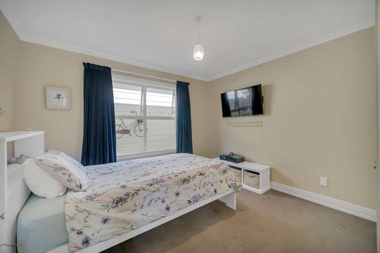 7 Banff Way Toi Toi_9