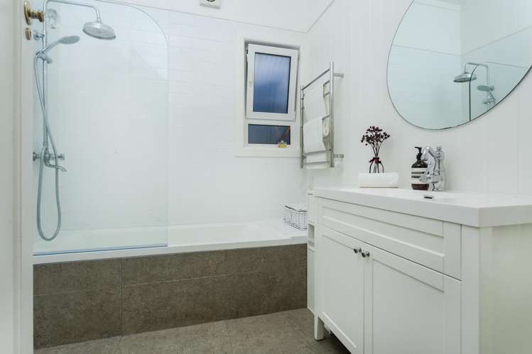 313 Royal Road Massey_18