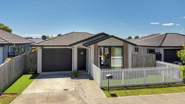 Stylish STANDALONE First Home in Heart of Pukekohe