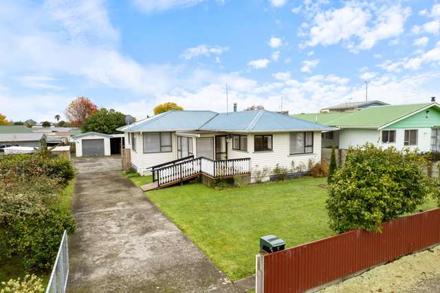 Tranquility Meets Potential on Tudor Road!!
